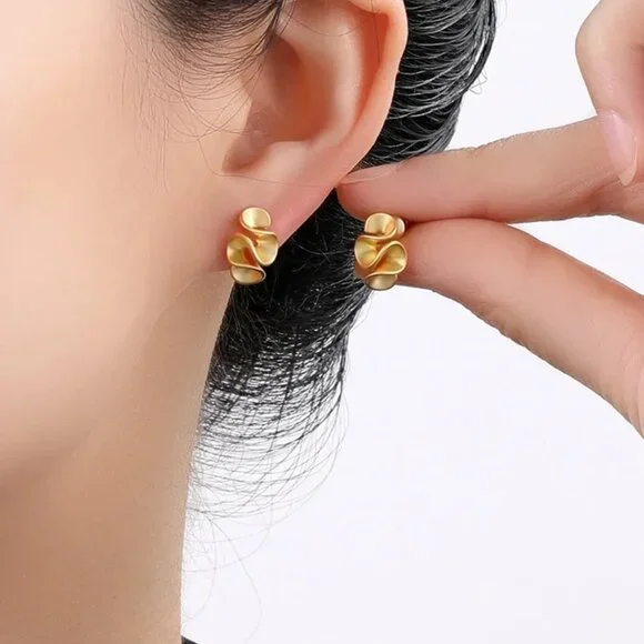 NEW Modernist 18K Plated Brushed Gold Squiggle Avant Garde Stud Earrings - Picture 4 of 4